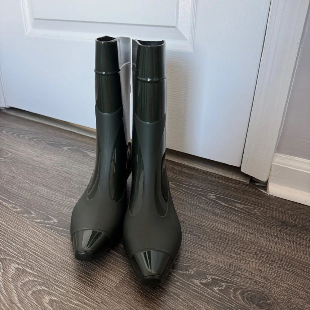 Jeffrey Campbell Women's Dark Green Rubber Rain Boots